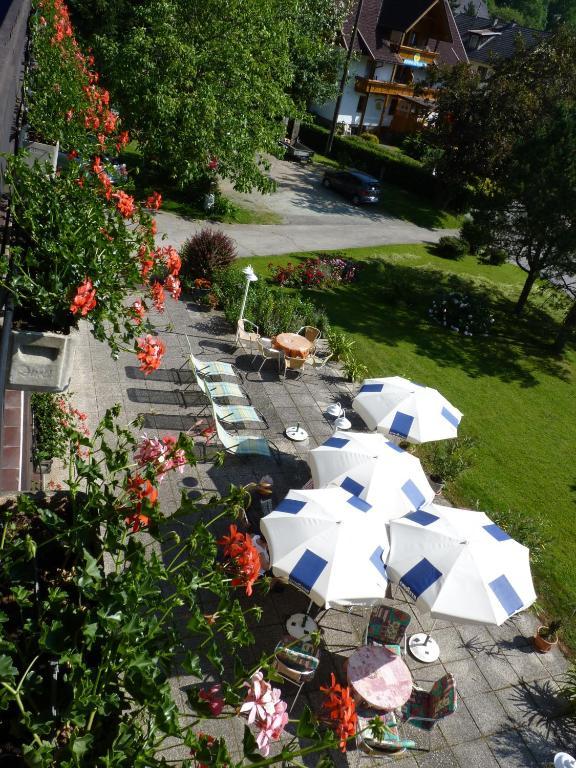 Pension Broenimann Осиах Екстериор снимка